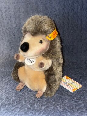 Steiff Joggi Hedgehog 8" Plush-067211